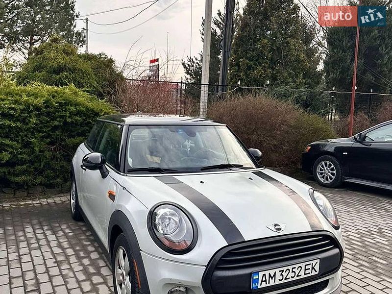 Хэтчбек MINI Cooper 2016 в Городке