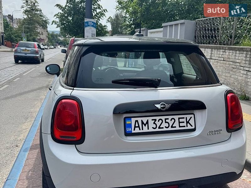 Хэтчбек MINI Cooper 2016 в Городке