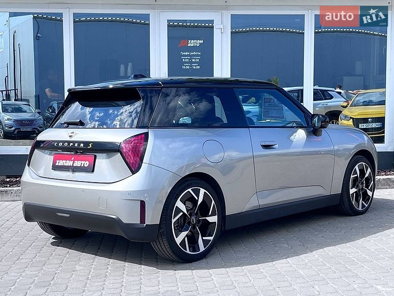 Хэтчбек MINI Cooper 2024 в Львове