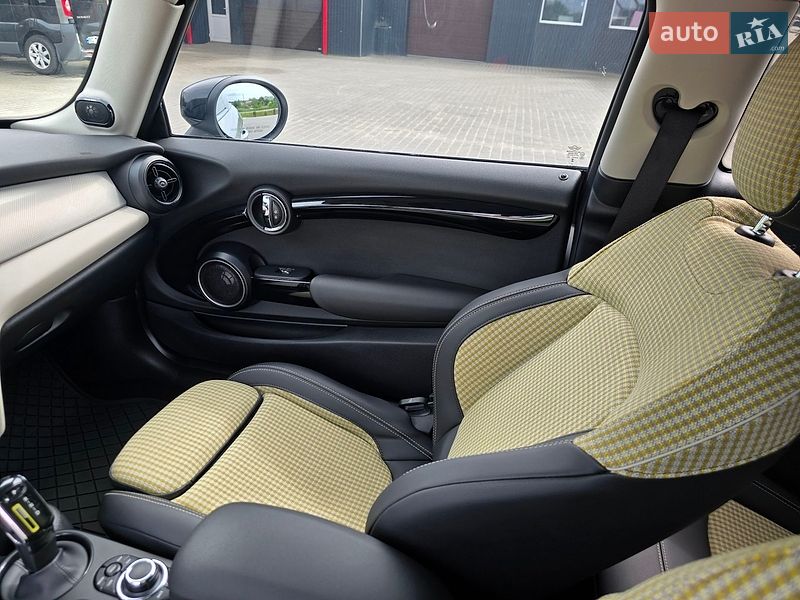 Хэтчбек MINI Cooper 2023 в Яворове
