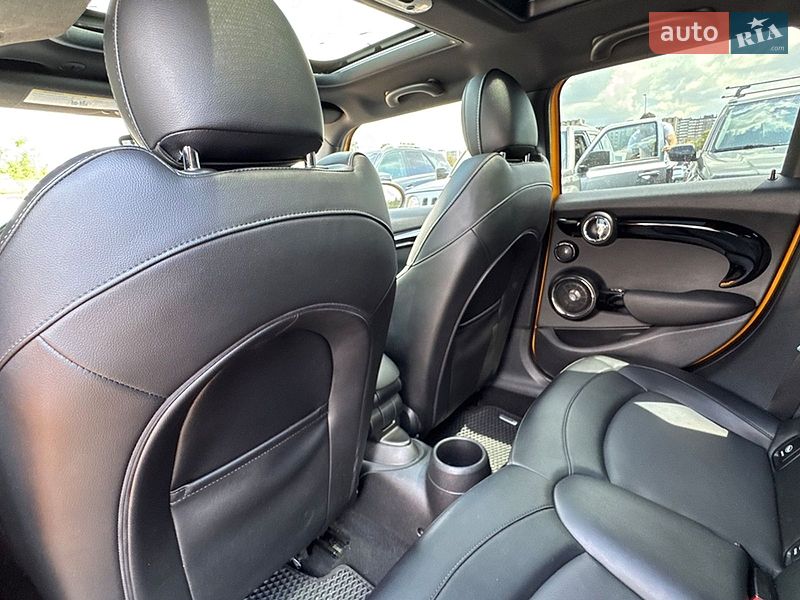 Хэтчбек MINI Cooper 2016 в Львове