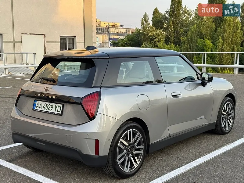 MINI Cooper 2024 VIN WMW11GC090TA65045 фото оголошення 15 з 76