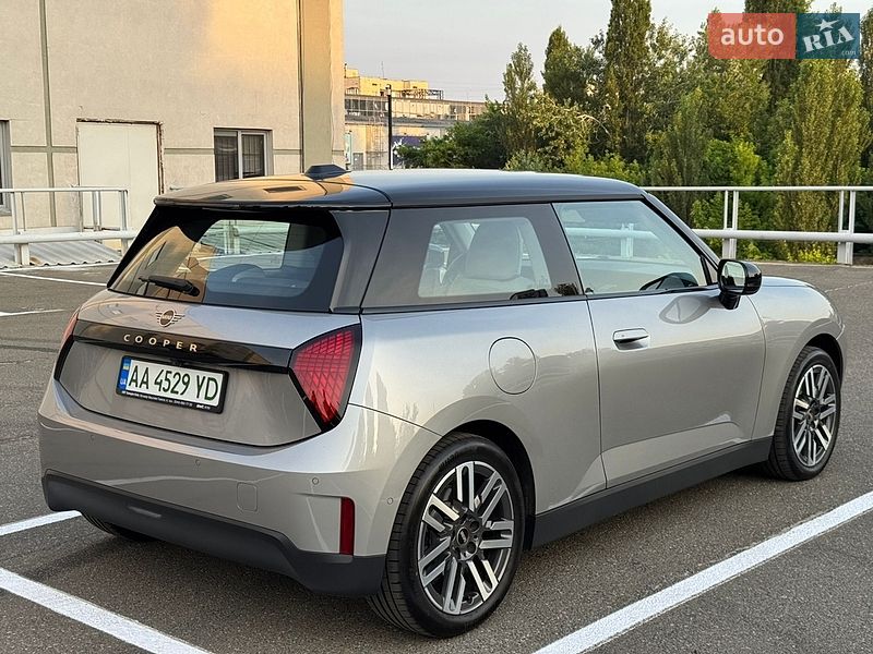 Хэтчбек MINI Cooper 2024 в Киеве