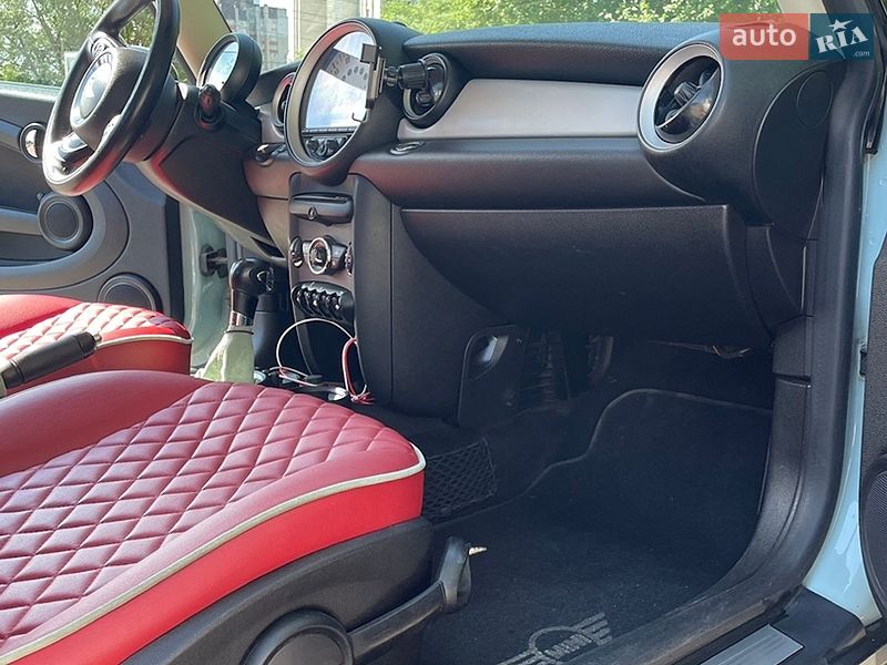 Хэтчбек MINI Cooper 2011 в Львове