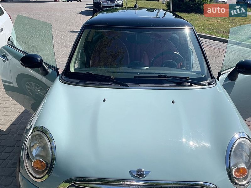 Хэтчбек MINI Cooper 2011 в Львове