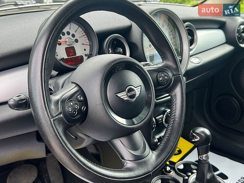 Хэтчбек MINI Cooper 2012 в Львове