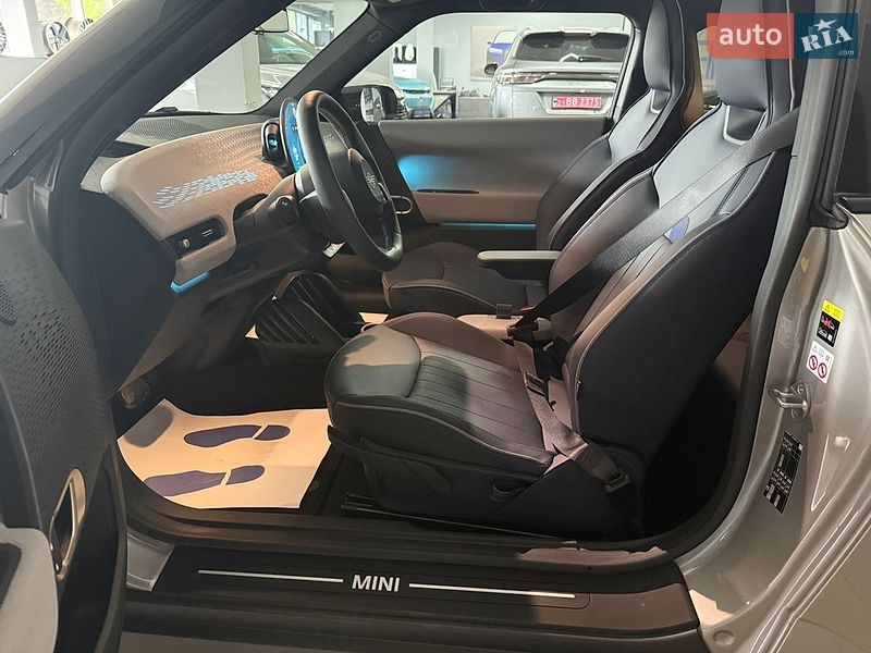 Хэтчбек MINI Cooper 2024 в Львове