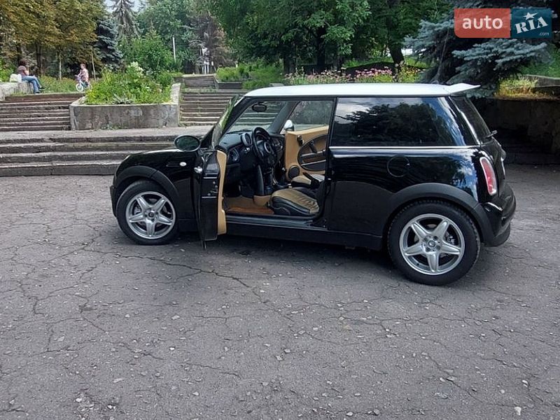 Хэтчбек MINI Cooper 2004 в Каменском