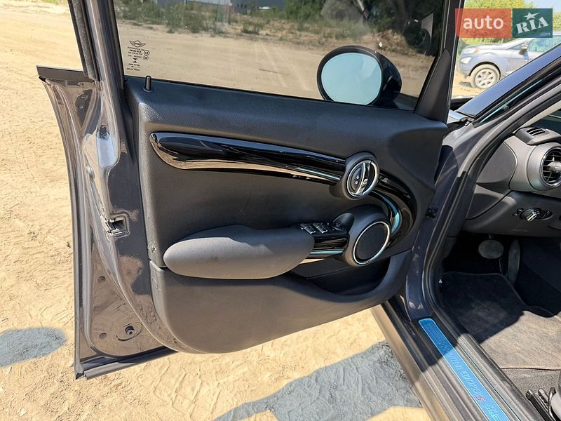 Хэтчбек MINI Cooper 2016 в Львове