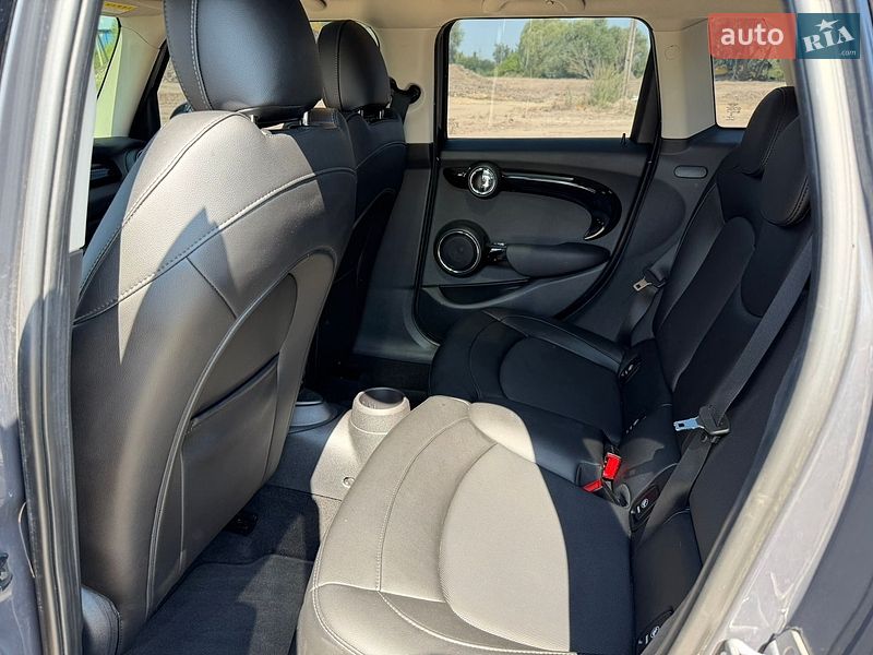 Хэтчбек MINI Cooper 2016 в Львове