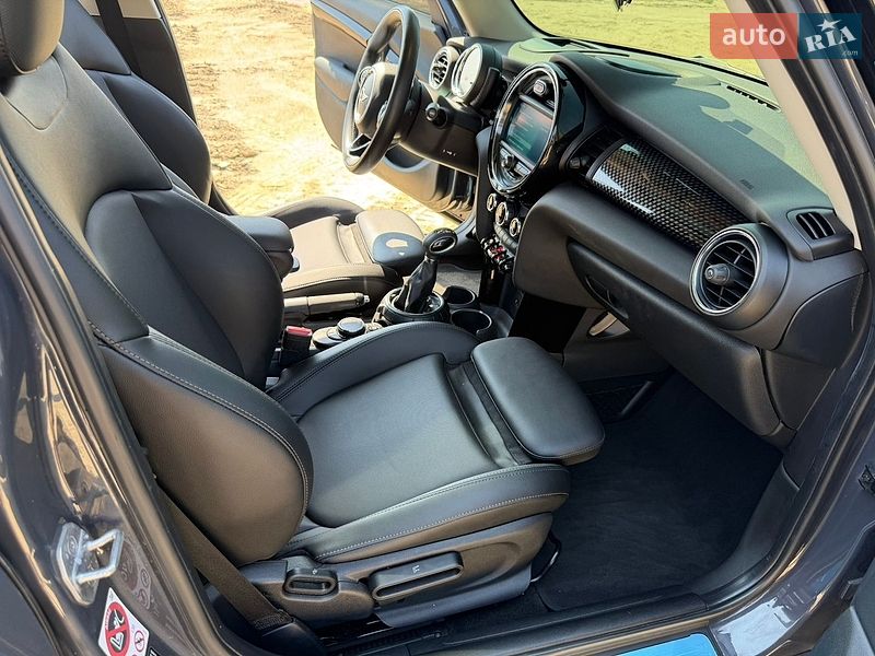 Хэтчбек MINI Cooper 2016 в Львове