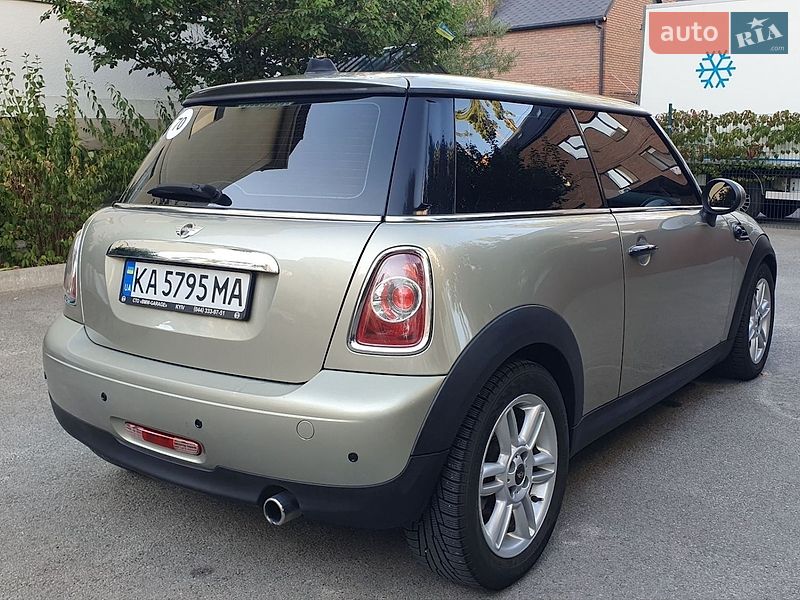 Хэтчбек MINI Cooper 2010 в Киеве