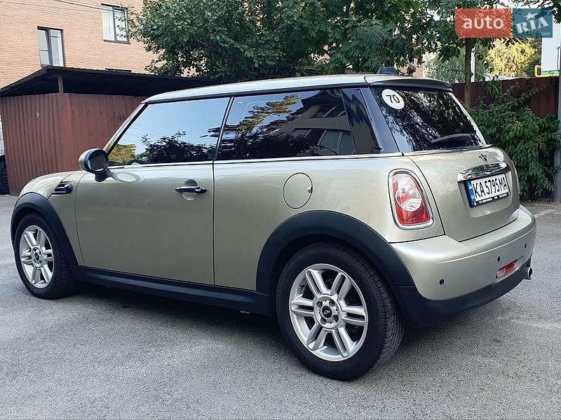 Хэтчбек MINI Cooper 2010 в Киеве