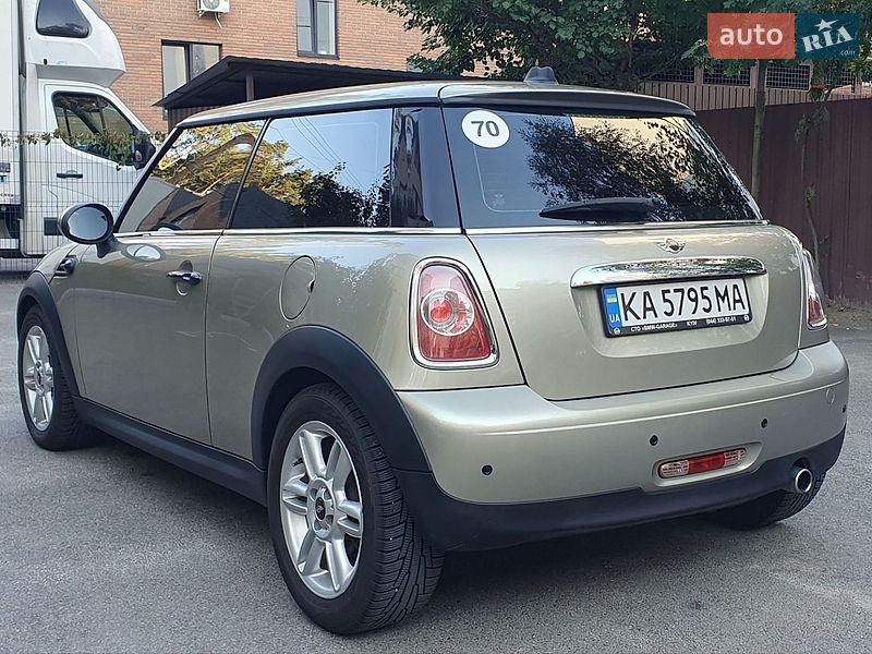 Хэтчбек MINI Cooper 2010 в Киеве