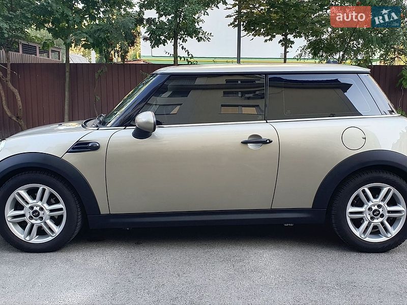 Хэтчбек MINI Cooper 2010 в Киеве