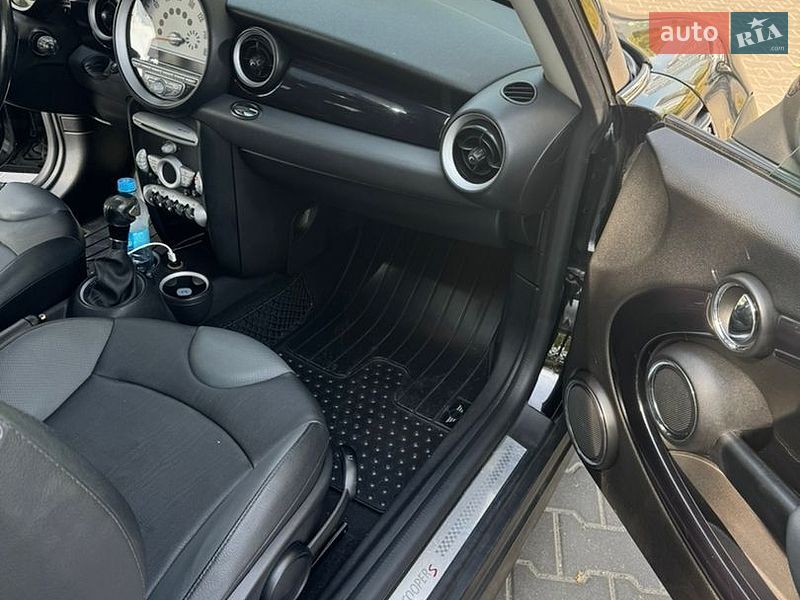 Хэтчбек MINI Cooper 2010 в Киеве