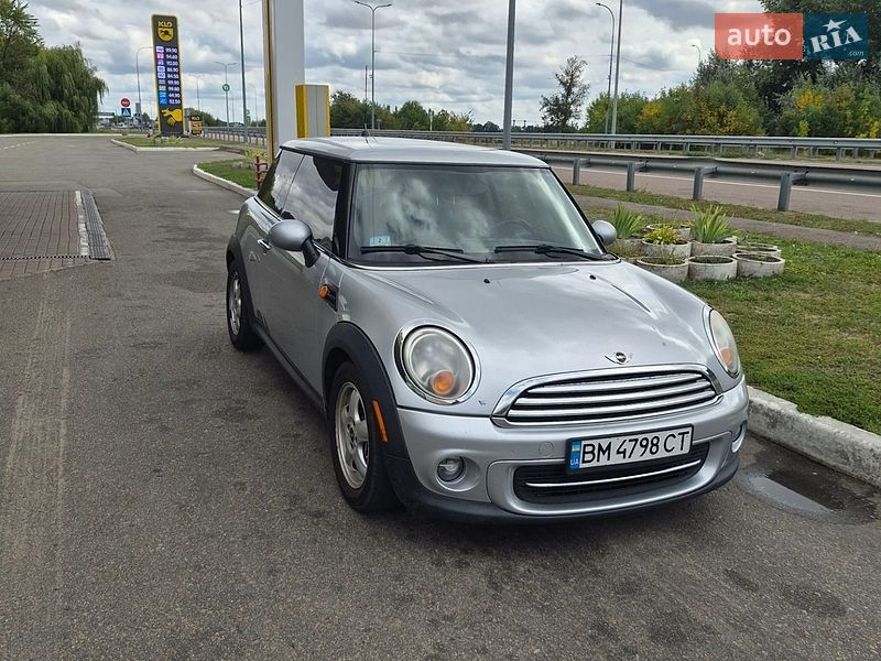 Хэтчбек MINI Cooper 2010 в Лохвице