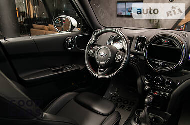 Позашляховик / Кросовер MINI Countryman 2018 в 