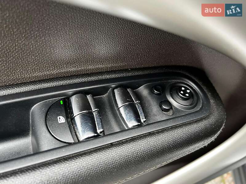 Позашляховик / Кросовер MINI Countryman 2013 в Житомирі фото 34 Позашляховик / Кросовер MINI Countryman 2013 в Житомирі
