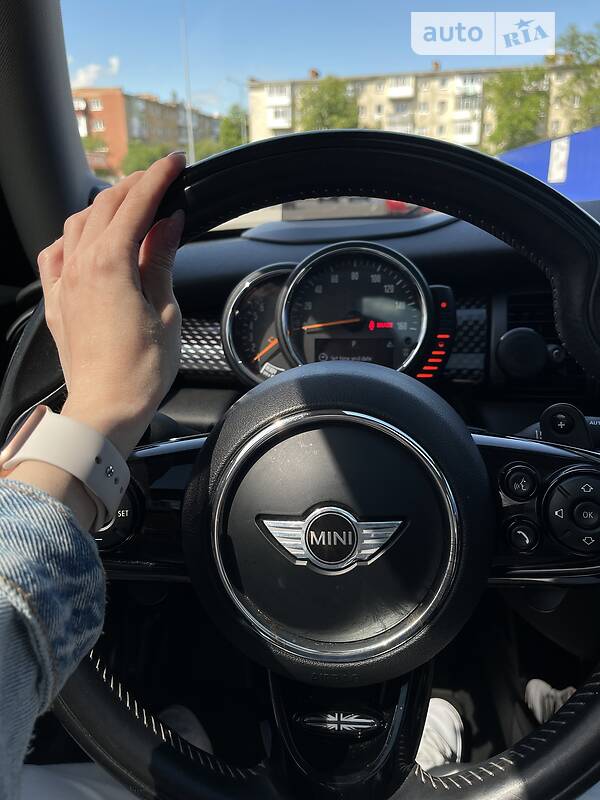 Хэтчбек MINI Hatch 2016 в Ивано-Франковске