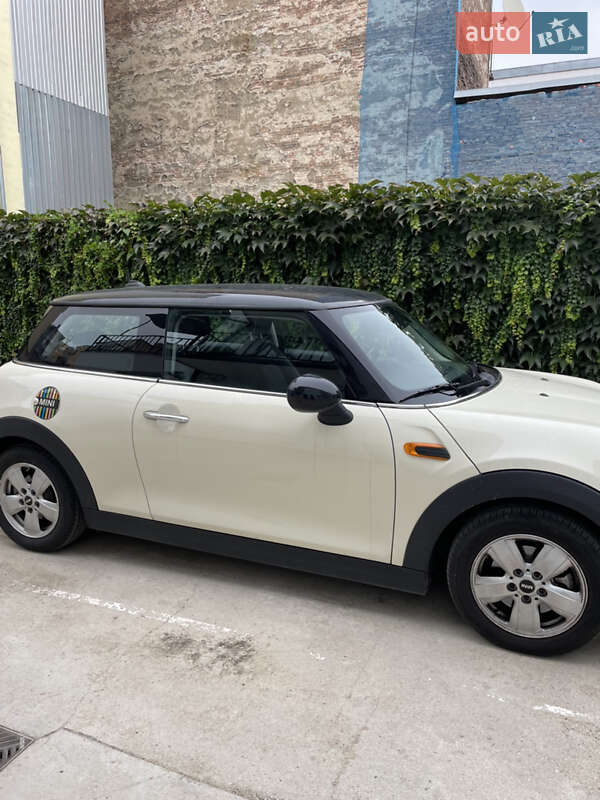 Хэтчбек MINI Hatch 2017 в Ужгороде