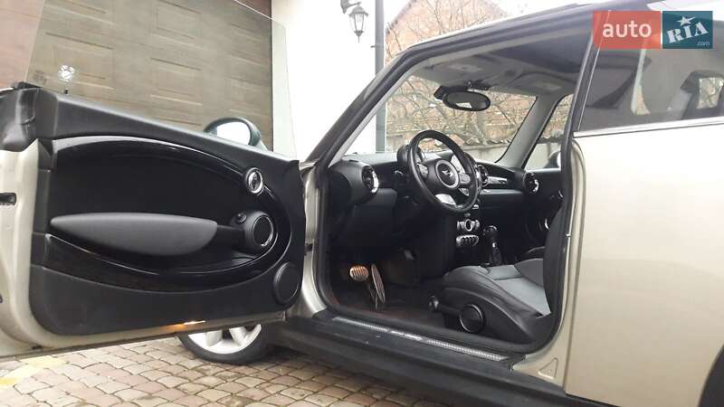 Седан MINI Hatch 2008 в Чернівцях