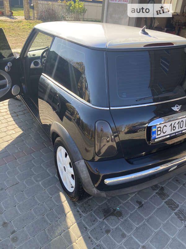 Купе MINI Hatch 2001 в Снятині
