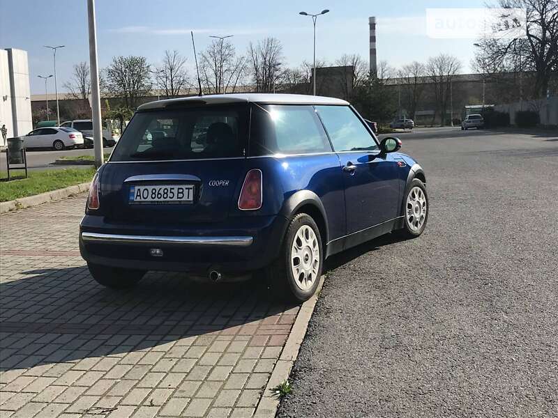 Хэтчбек MINI Hatch 2003 в Ужгороде