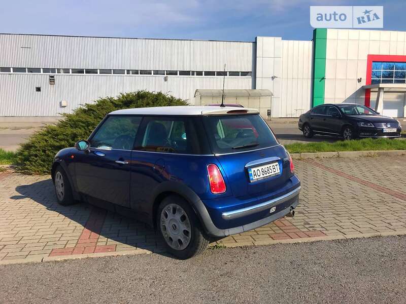 Хэтчбек MINI Hatch 2003 в Ужгороде