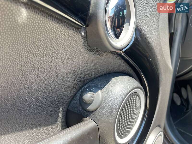Седан MINI Hatch 2011 в Каменском
