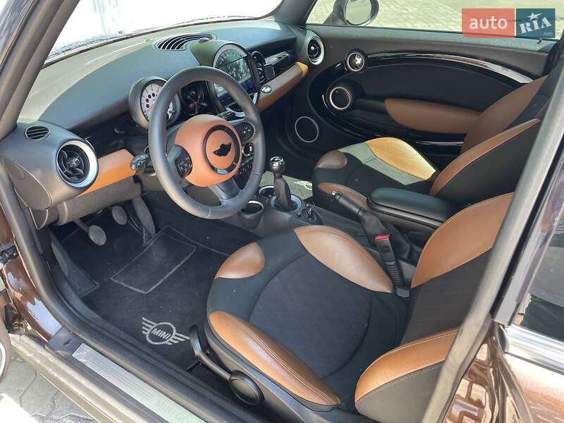 Седан MINI Hatch 2011 в Кам'янському
