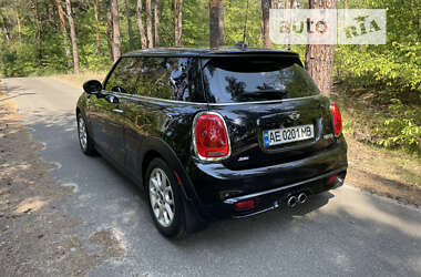 Седан MINI Hatch 2015 в Киеве