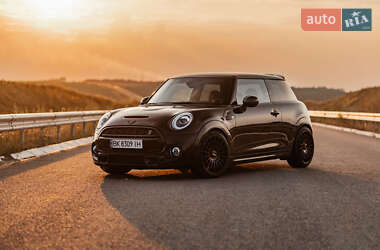 Хэтчбек MINI Hatch 2015 в Ровно Хэтчбек MINI Hatch 2015 в Ровно