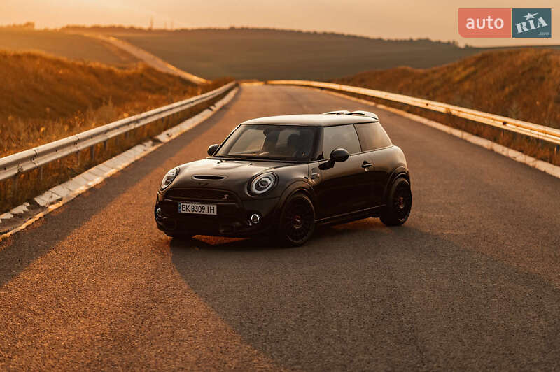 Хетчбек MINI Hatch 2015 в Рівному