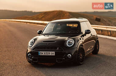 Хэтчбек MINI Hatch 2015 в Ровно