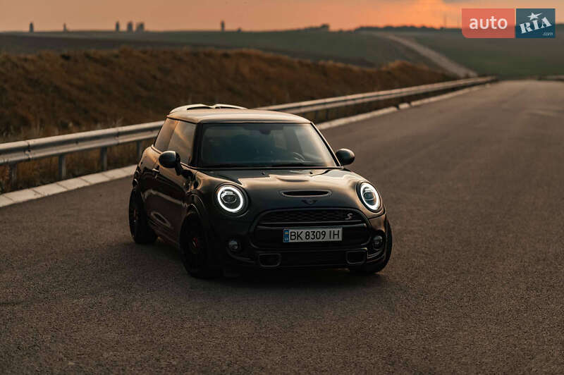 Хетчбек MINI Hatch 2015 в Рівному