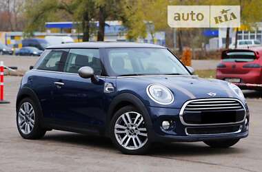 Хэтчбек MINI Hatch 2016 в Киеве