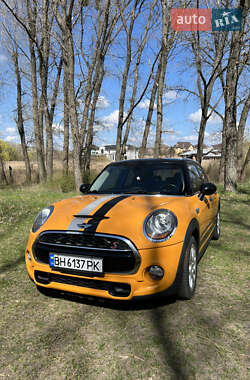Хетчбек MINI Hatch 2015 в 