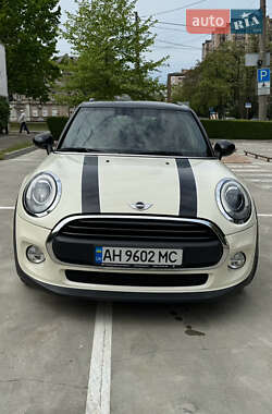 Хетчбек MINI Hatch 2015 в Дніпрі