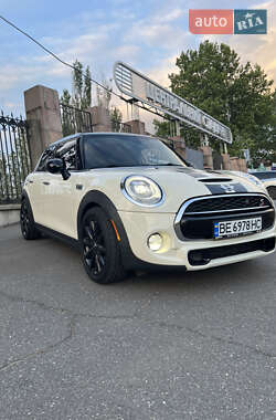 Хэтчбек MINI Hatch 2015 в Николаеве