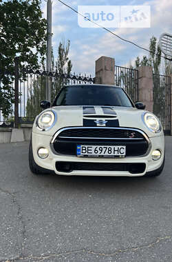 Хэтчбек MINI Hatch 2015 в Николаеве