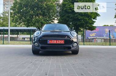 Хэтчбек MINI Hatch 2018 в Киеве