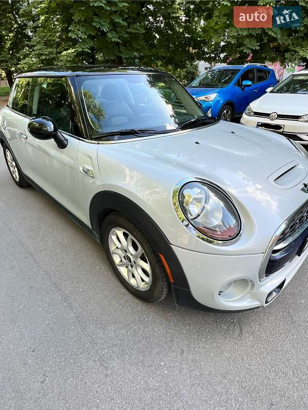 Хетчбек MINI Hatch 2014 в Запоріжжі