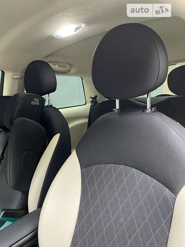 Хетчбек MINI Hatch 2012 в Києві