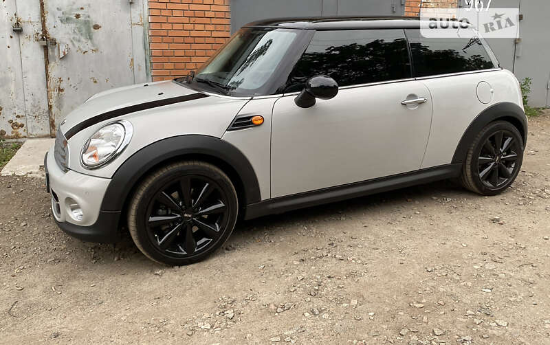 Хетчбек MINI Hatch 2012 в Києві