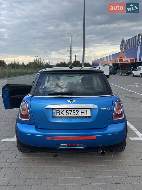 Хэтчбек MINI Hatch 2011 в Дубно