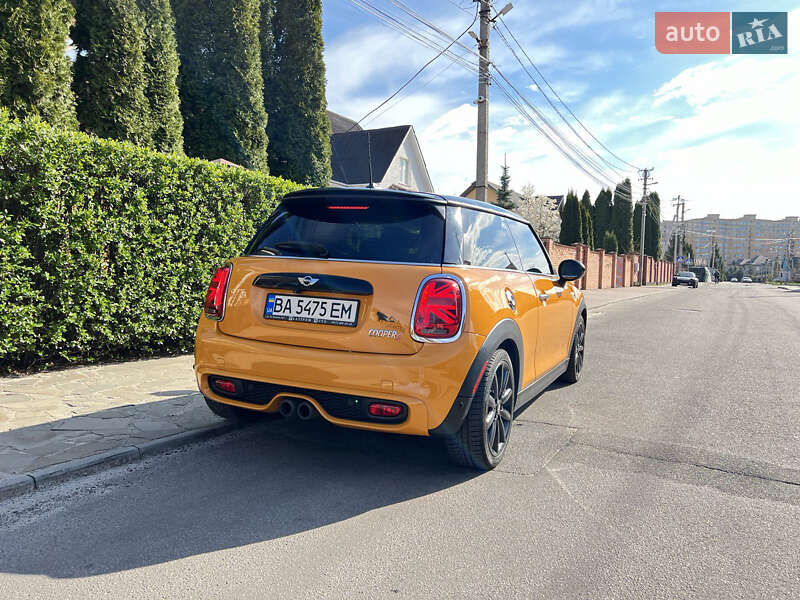 Хэтчбек MINI Hatch 2014 в Киеве