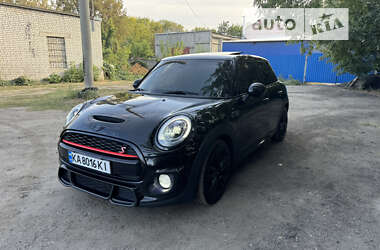 Хэтчбек MINI Hatch 2017 в Харькове