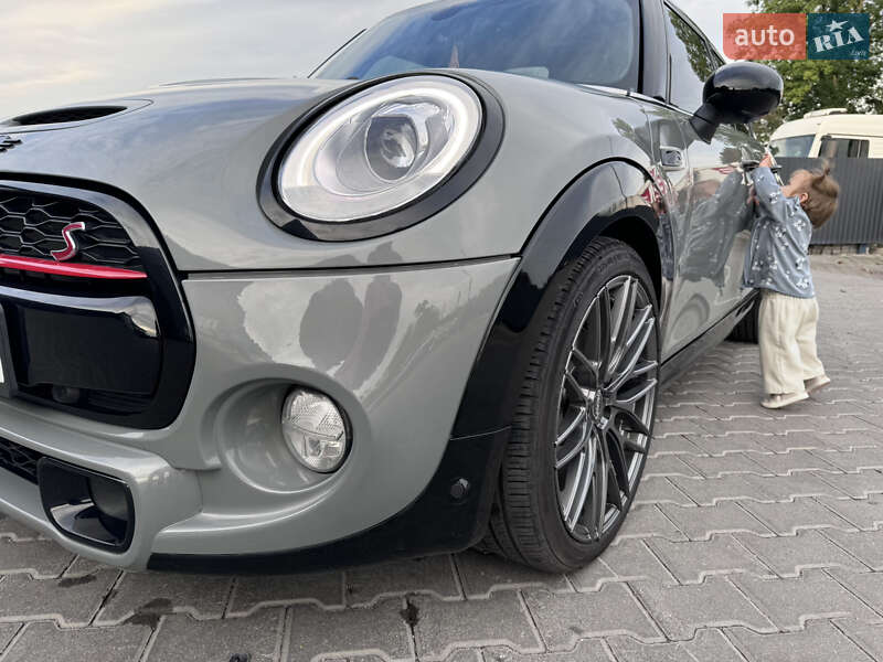 Хэтчбек MINI Hatch 2016 в Киеве