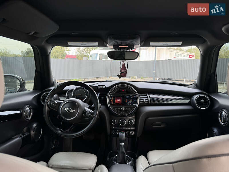Хэтчбек MINI Hatch 2016 в Киеве